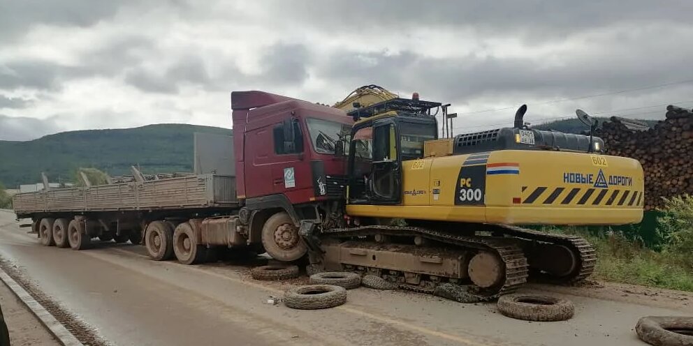 зимник трал. спецтехника усть кут. авария на усть кутской трассе. союзэнергосервис усть-кут. сибнедра усть-кут.