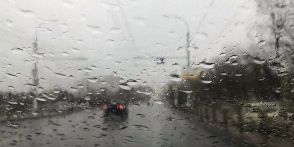 завтра ожидается дождь. ожидаются осадки. завтра ожидается дождь. сильный дождь. похолодание сильный ветер.