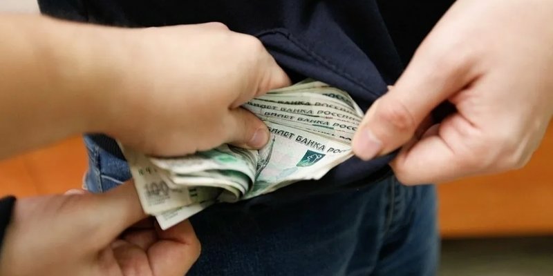 Деньги рубли. Взяточничество. Вымогает деньги. Женщина вымогала деньги. Ущерб государству.