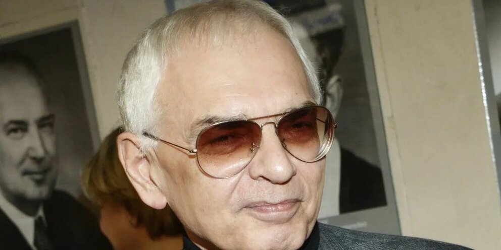 Шахназаров полный абзац последний. Карен Шахназаров 2022. Шахназаров Карен юбилей. Карен Шахназаров 70-летний юбилей. Карен Шахназаров семья.