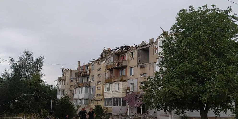 Погода благовещенка запорожская куйбышевский. Пгт Куйбышево Запорожской. Бельмак Куйбышево Запорожская. Американские пятиэтажки.