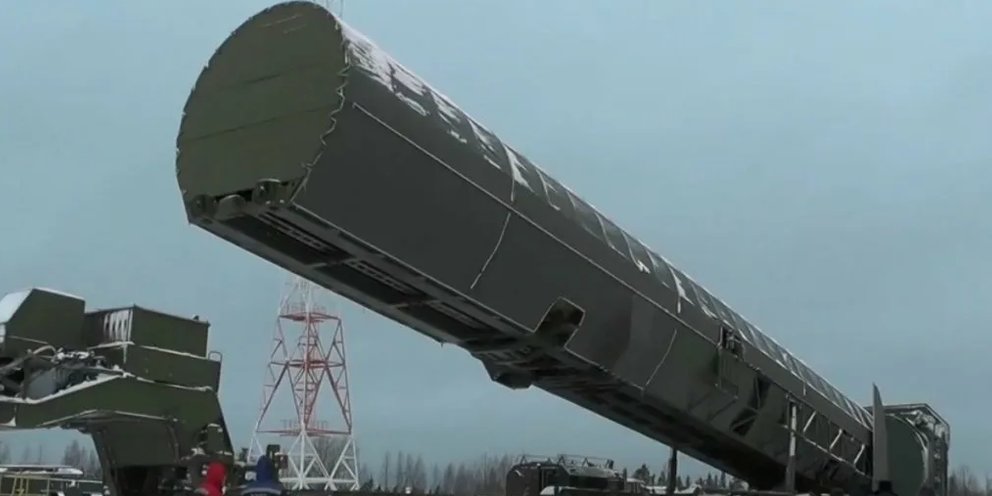 Оружие сильнее ядерного. МБР «Сармат» РС-28. Межконтинентальная баллистическая ракета Посейдон. Ракетный комплекс Сармат МАЗ. Ядерная ракета.