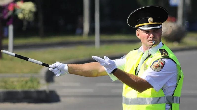Регулировщик в аэропорту