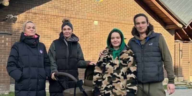 В 42 года стала бабушкой? Рада ли этому певица Слава и кто воспитывает внука? Вз