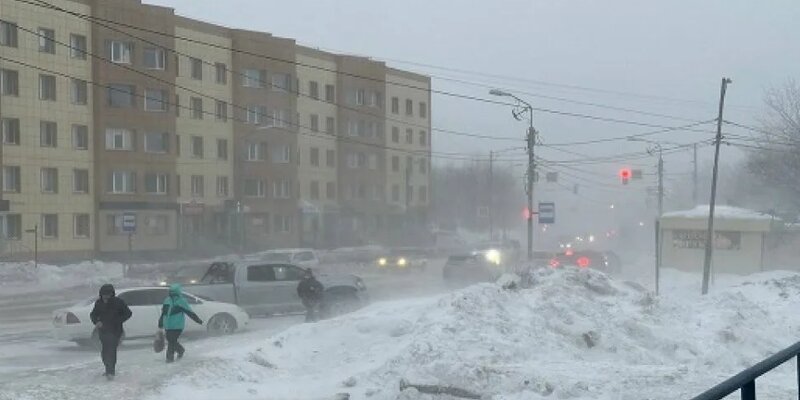 Сильный снегопад. Снег метель. 15 февраля сильный снегопад. Снег в южнопортовом 8 мая. Сильный снегопад ночью.