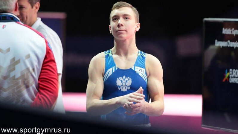 Гимнаст Евгений Бибарцев