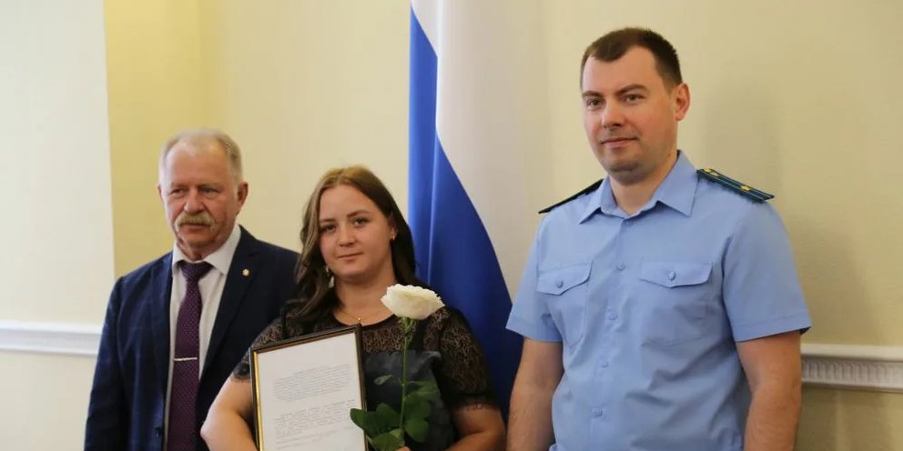 Вручили жилищный сертификат