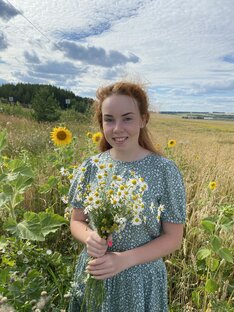 Девочка в поле🌻☀️