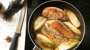 Ципленок с цикорием и соусом марсала