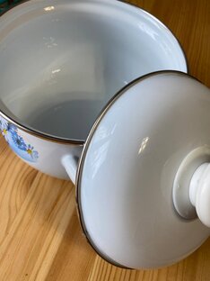 Чистим кастрюли и сковородки