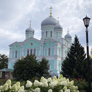 Монастыри