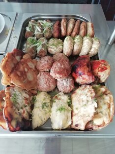 Обеды в заводской столовой.