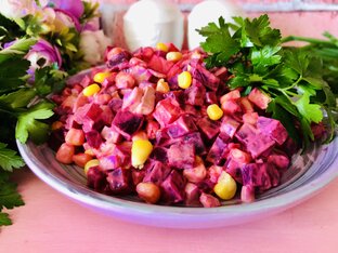 ВКУСНЫЕ САЛАТЫ С КРАСНОЙ СВЕКЛОЙ !