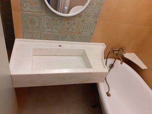 Искусственный камень в ванной комнате