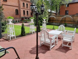 Садовая мебель в дизайне сада