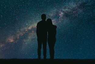 Любовь - огромная страна.