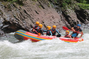 Индивидуальный сплав. Только ваша компания. Маршрут по выбору. Профессионально.