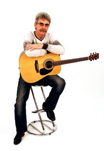 И тот, кто с песней по жизни