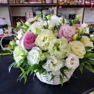 Великолепная коробка с иустомы и фрезии