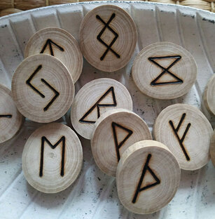 Руническая магия