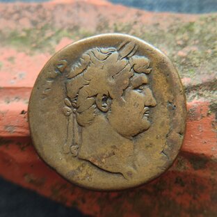 Короткие видео античных монет.