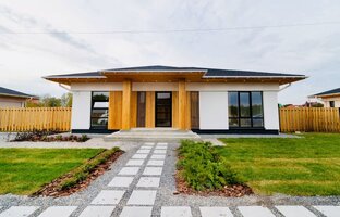 Дома и участки на продажу