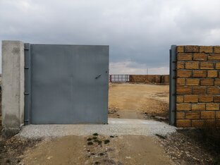 Постройка забора. Установка ворот. Подсыпка участка и дороги в Межводном