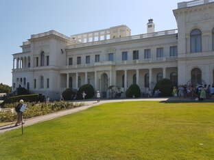 Крым - чистое море, буйство природных красок и обилие достопримечательностей