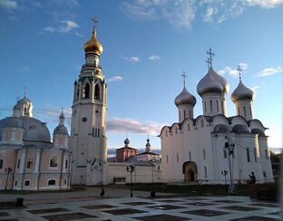 Божественное и человеческое