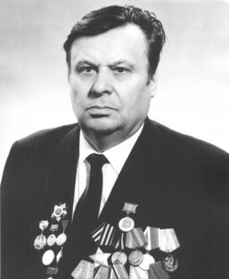 Достойные люди среди нас