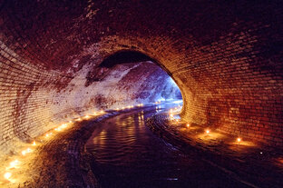 Школьная парта подземной фотографии