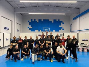 Соревнования по спортивному ножевому бою.