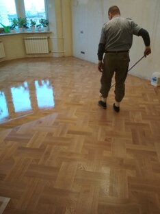 Циклёвка паркета и покрытие лаком 