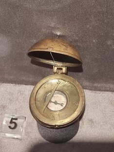 Солнечные портативные часы