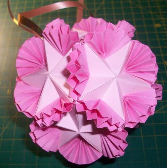 Цветочный шар из цветочной бумаши