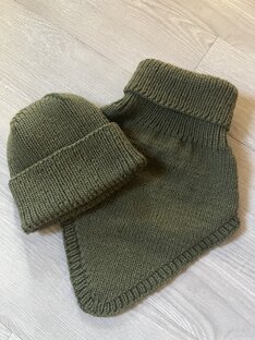 Манишка, шапочка