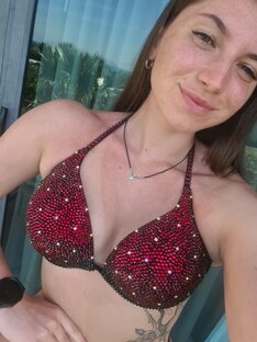 История фитнес бикини