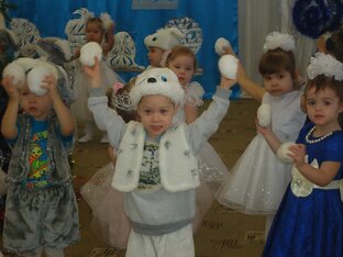 Новогодние танцы для малышей.