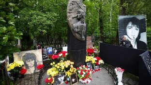 МОГИЛА В.ЦОЯ....