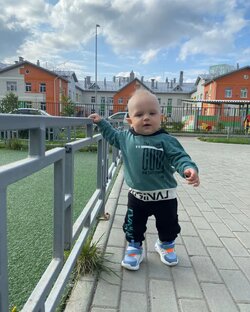 Рома тут только начал ходить 