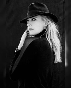 Мерьем Узерли