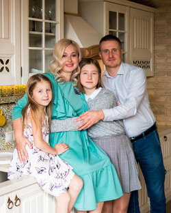 Жила была одна семья