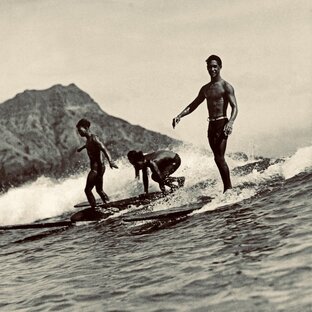 🌊 История.