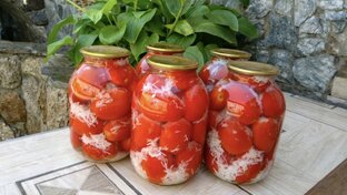 ПРОСТО ЗАЛИВАЮ КИПЯТКОМ. Закрываю по 50 банок! Теперь земной огурец не покупаю. 
