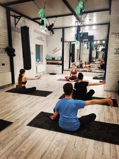 К нам ходят не только девушки, но и парни)