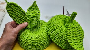 Яблоко конфетница из бумажной лозы