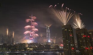 Фейерверк в небе Дубая