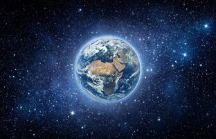 Там даже пыль звездная