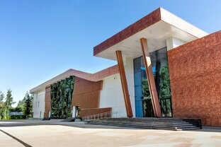 La Pino Hall