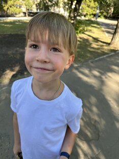 Мирон танцует